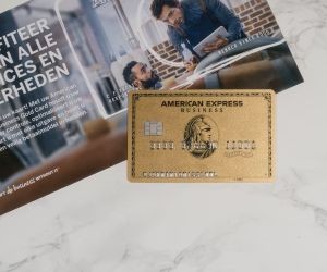 Investitionen ermöglichen es Ihnen, Ihr Vermögen im Laufe der Zeit zu vermehren, indem Sie Ihr Geld in Vermögenswerte wie Aktien, Anleihen, Fonds, Immobilien und mehr anlegen. Sie bergen jedoch immer Risiken, darunter Marktschwankungen, potenzieller Kapitalverlust und Inflation, die die Rendite schmälert. Entscheidend ist, mit einer klaren Strategie, einer angemessenen Diversifizierung und nur mit Kapital zu investieren, das Ihre finanzielle Stabilität nicht gefährdet....