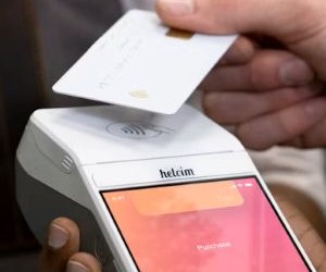 Aktien bieten das Potenzial für langfristiges Wachstum und Dividendeneinnahmen durch Investitionen in Unternehmen, die im Laufe der Zeit Wert schaffen. Allerdings bergen sie aufgrund von Marktschwankungen, Konjunkturzyklen und unternehmensspezifischen Ereignissen auch erhebliche Risiken. Entscheidend ist, mit einer klaren Strategie, angemessener Diversifizierung und nur mit Kapital zu investieren, das die finanzielle Stabilität nicht gefährdet.